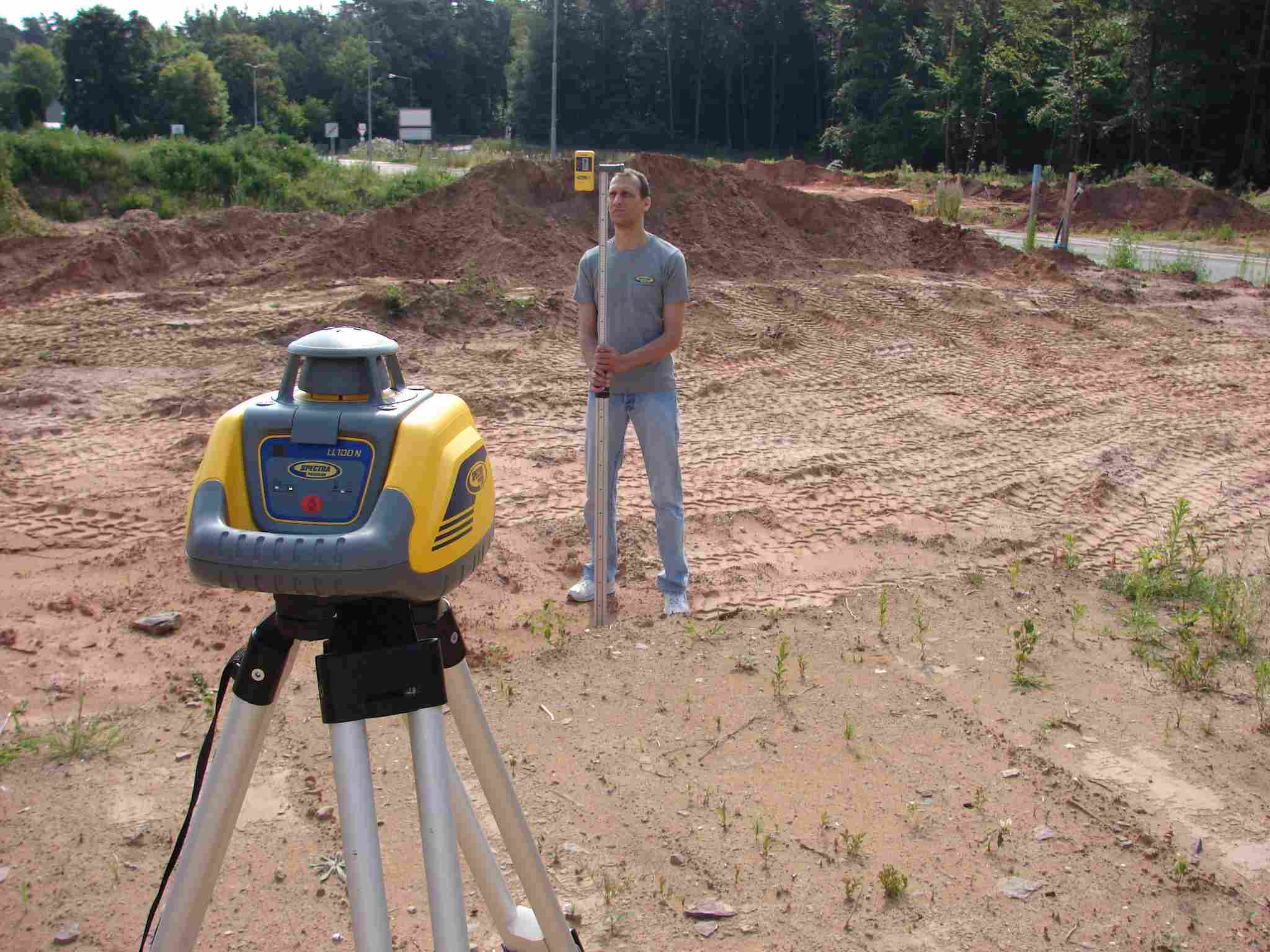 TRIMBLE LL100N
4 TRIMBLE LL100N